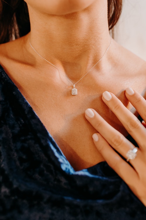 Collier LADY DIAMONDS est en Or 750/1000 Blanc et Diamant