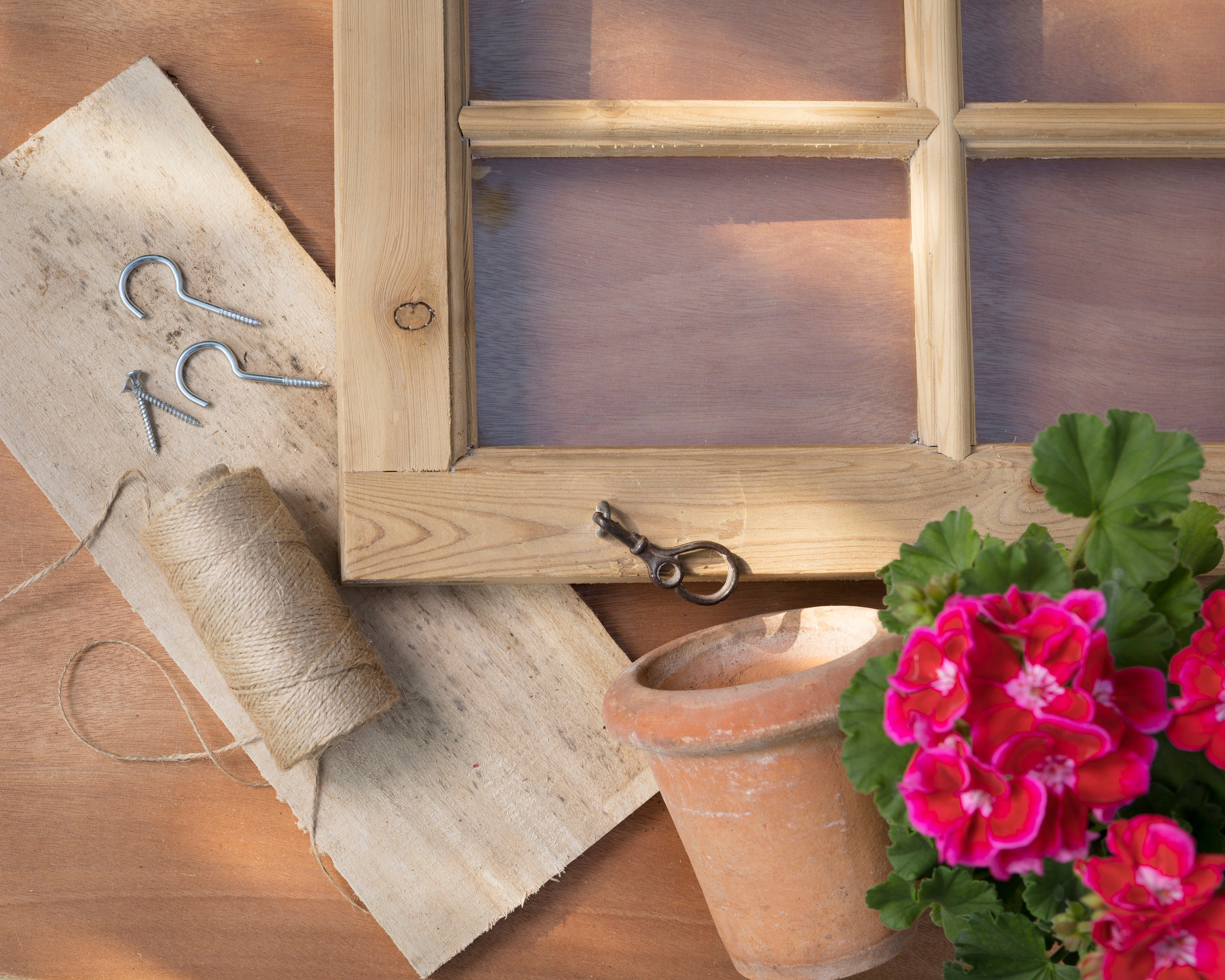 Floating Geranium Charm Garden Decorations In Upcycling Style