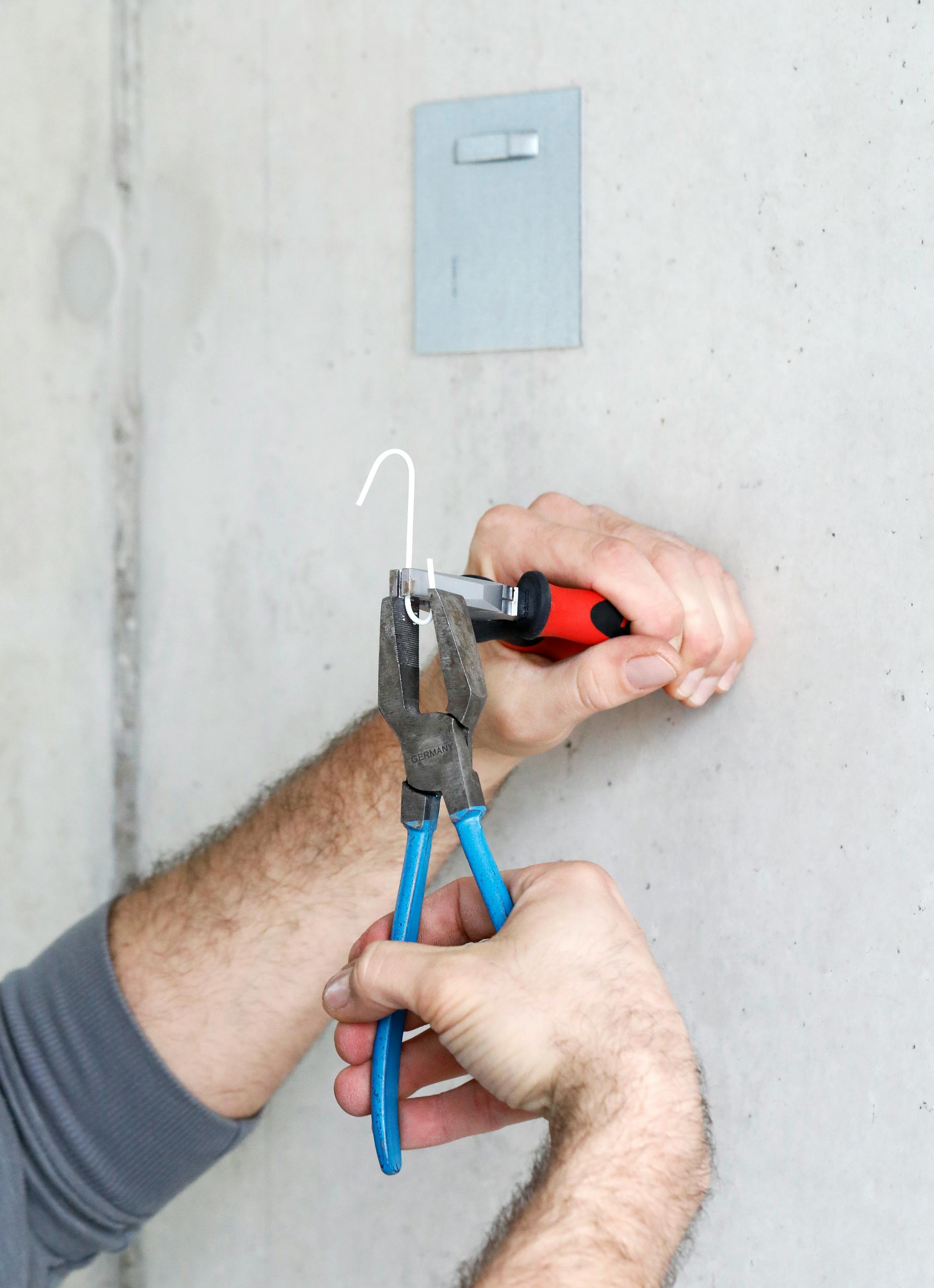 Haken zum Bilder Aufhängen: A Drawing Adventure!