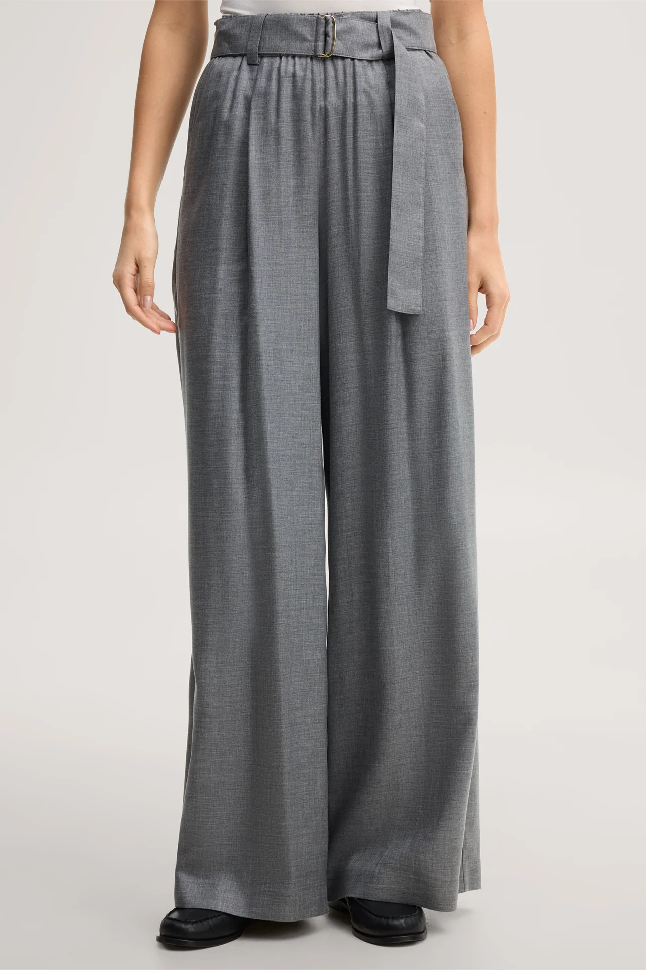 Light grey flannel Marlene trousers with pleats