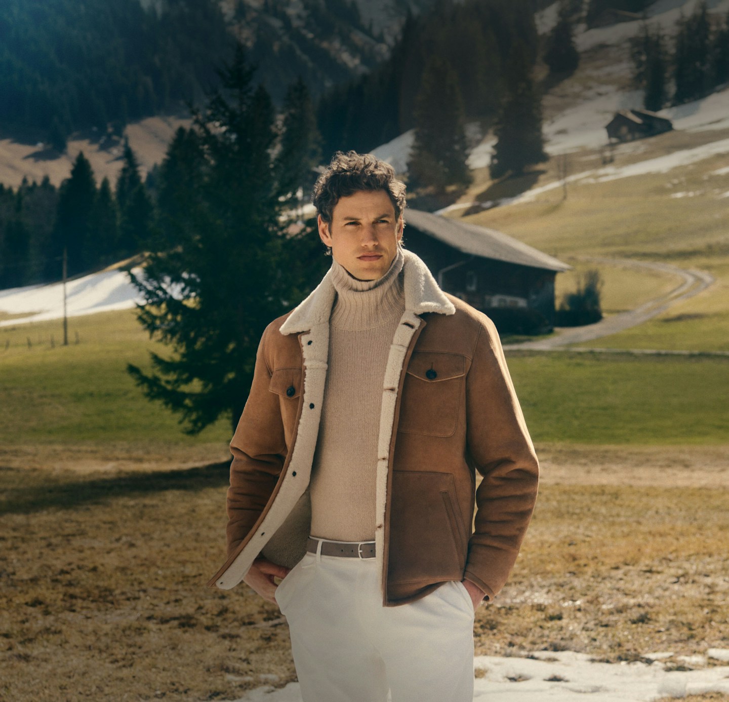windsor herren jacke in hellbraun mit weisser hose