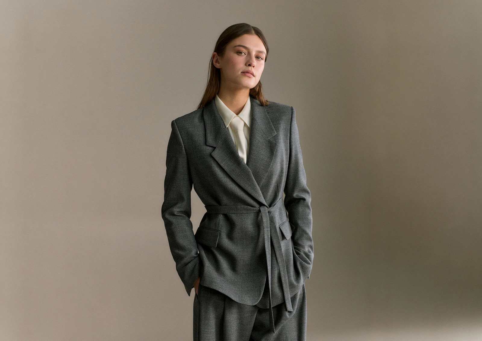Windsor women blazer in grey with grey trousers