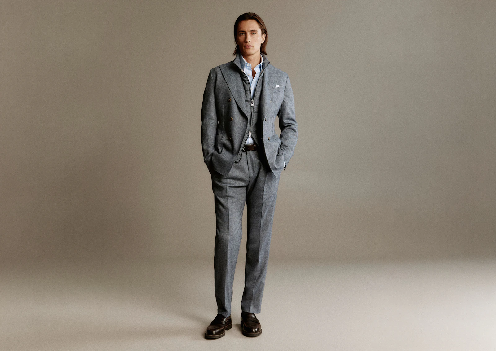 Windsor men suit in anthracite with vest and light blue shirt