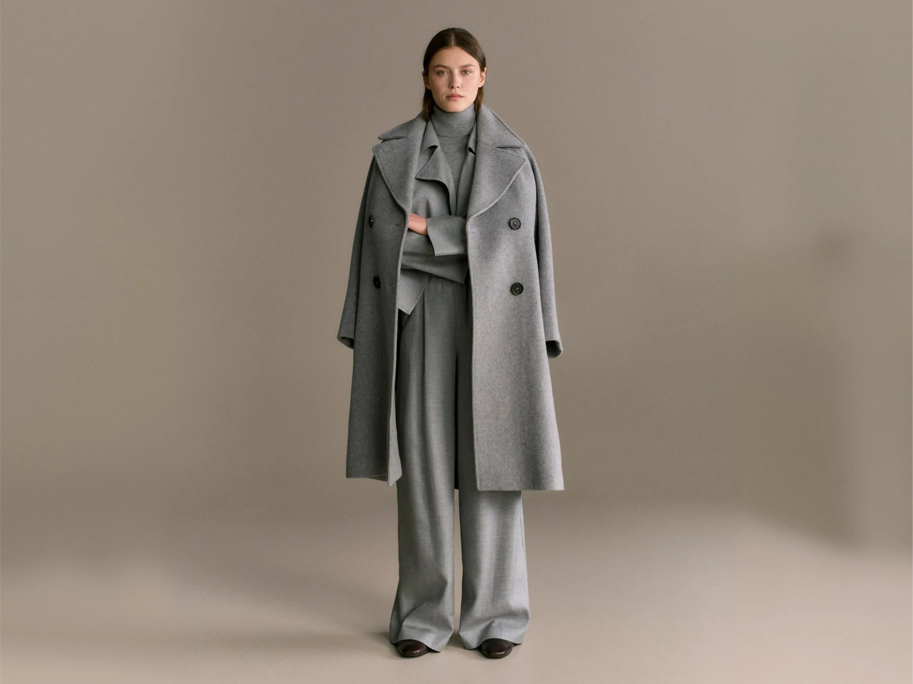 Windsor women coat in grey with matching trousers