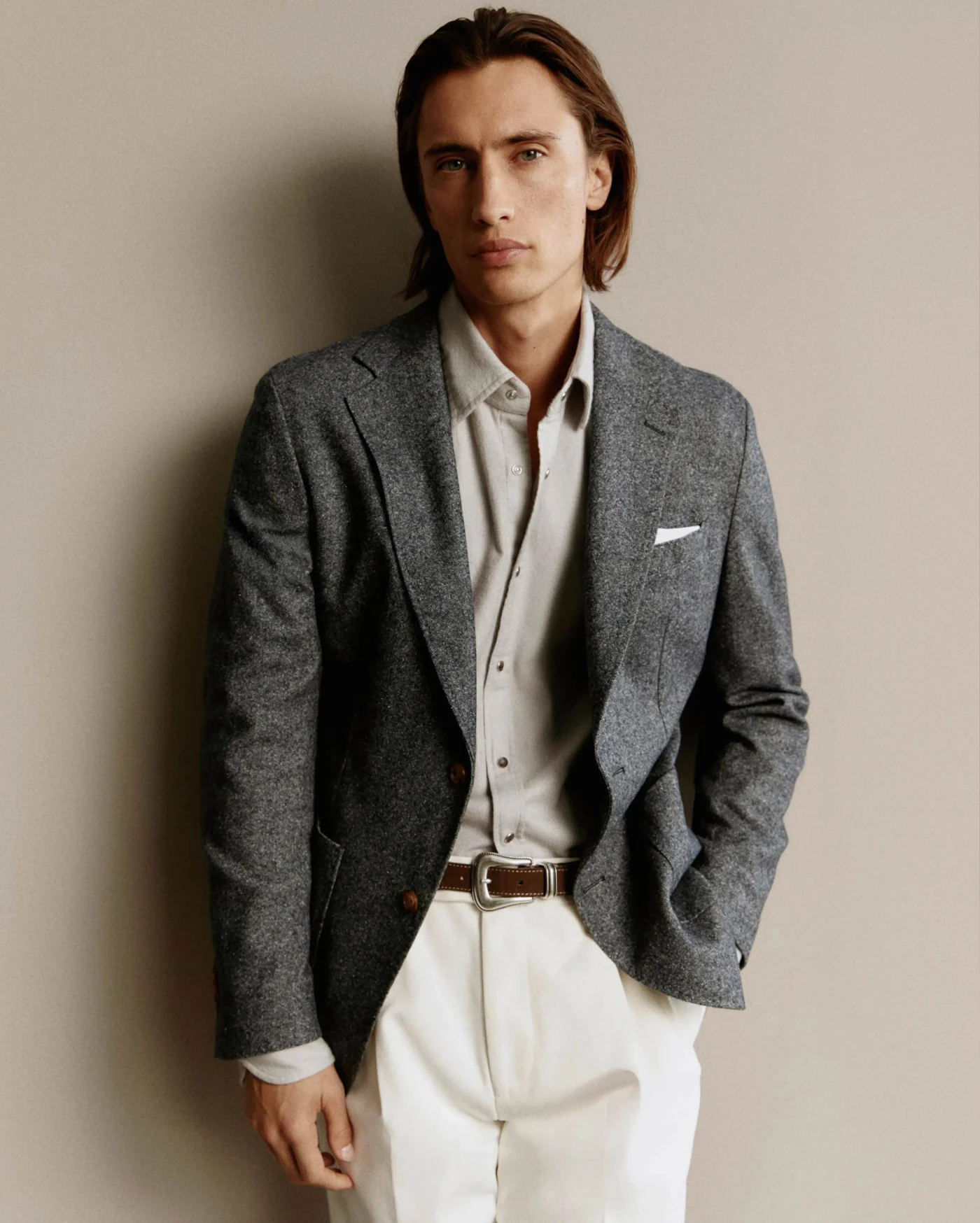 Windsor men blazer in anthracite with white trousers