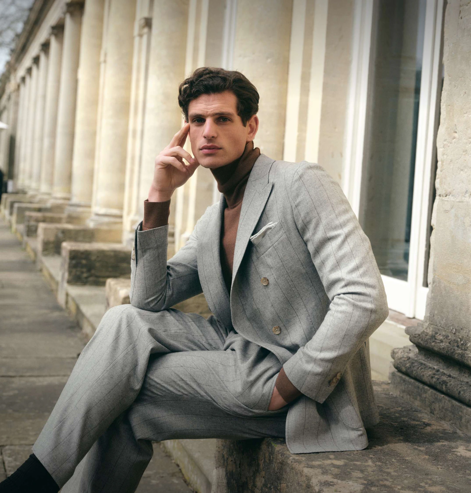 windsor Herren shirtjacket in braun mit weissem Hemd und Krawatte