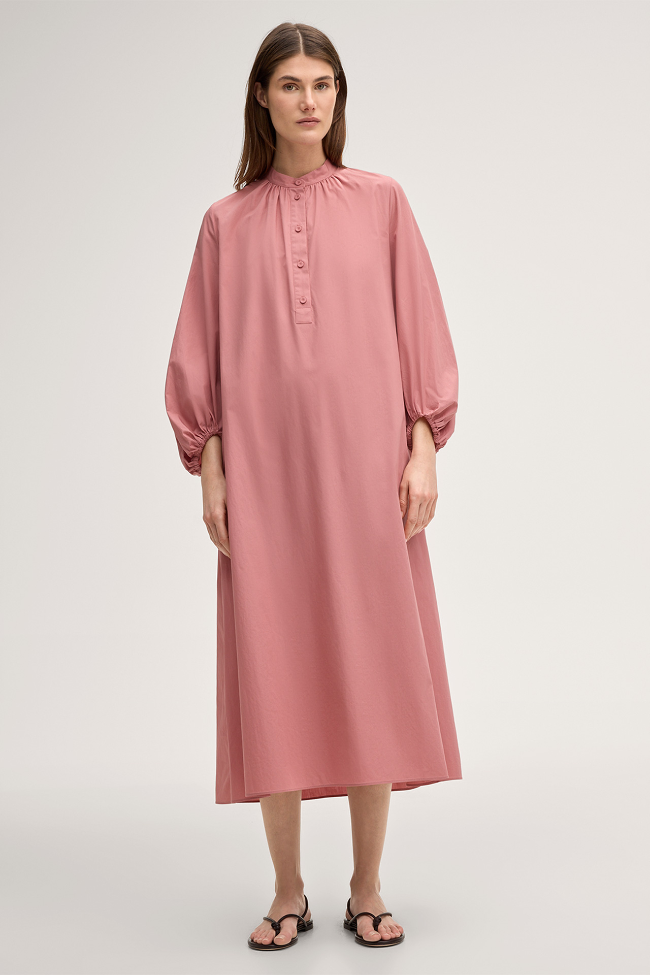 Baumwoll-Kleid in Maxi-Länge mit Stehkragen in Rosa
