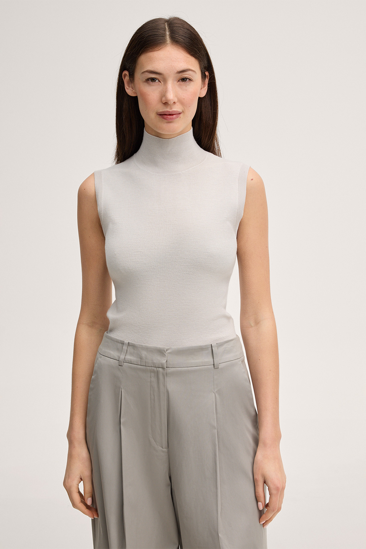 Haut à col roulé en mélange de laine vierge et de soie, couleur ivoire