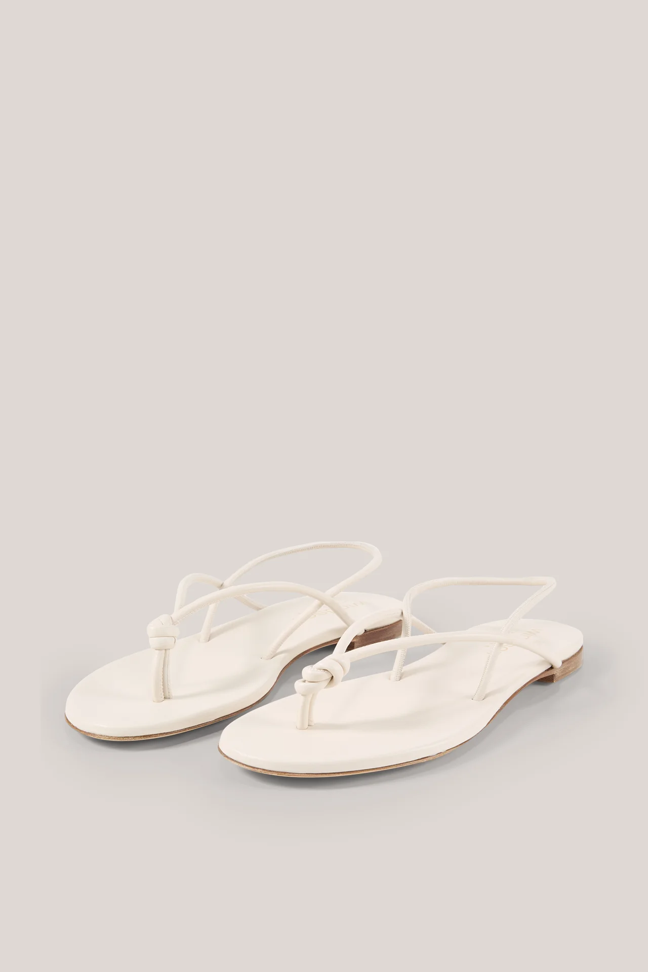 Sandale aus Lammnappaleder in Ecru