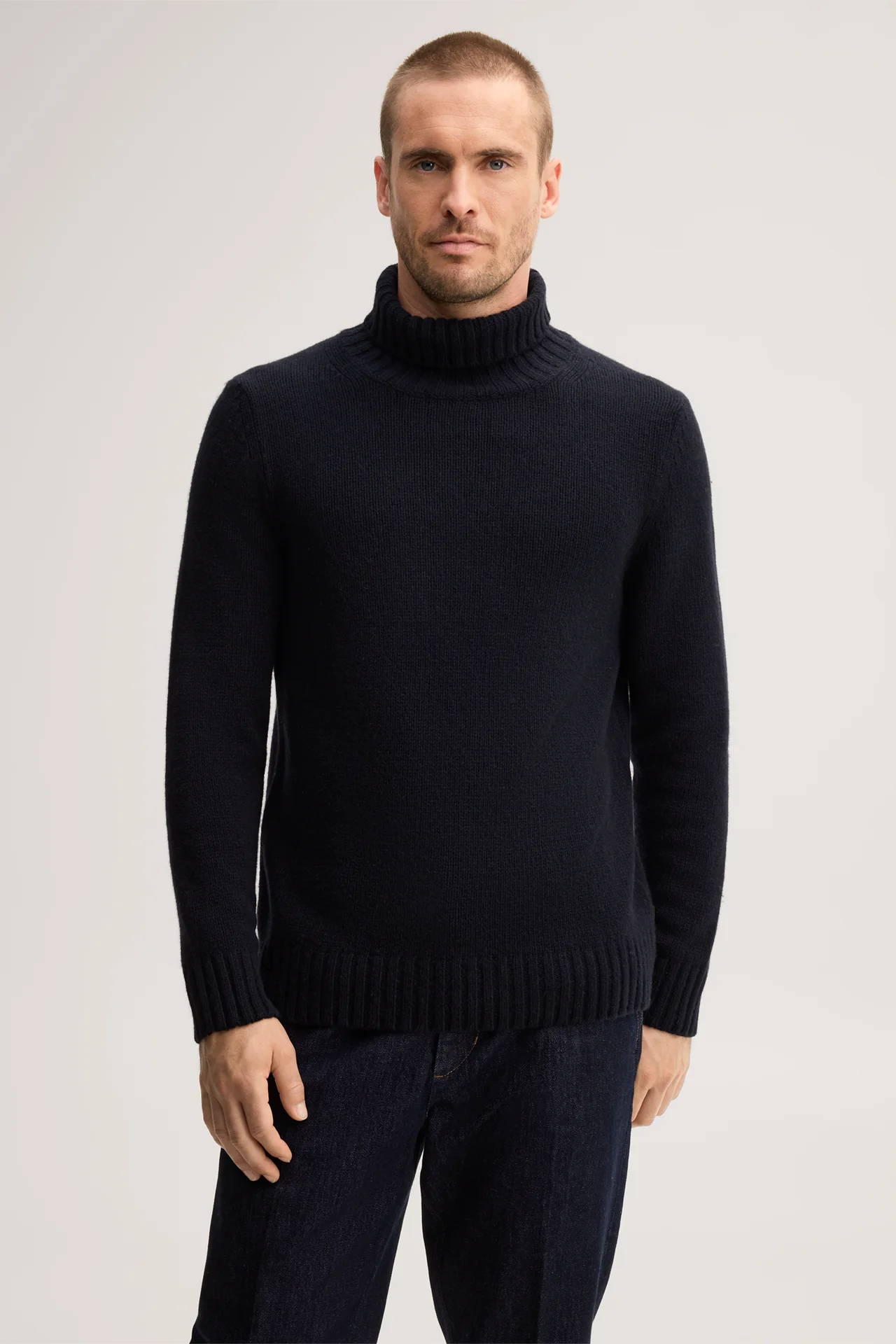 Cashmere-Strick-Rollkragen-Pullover in Navy