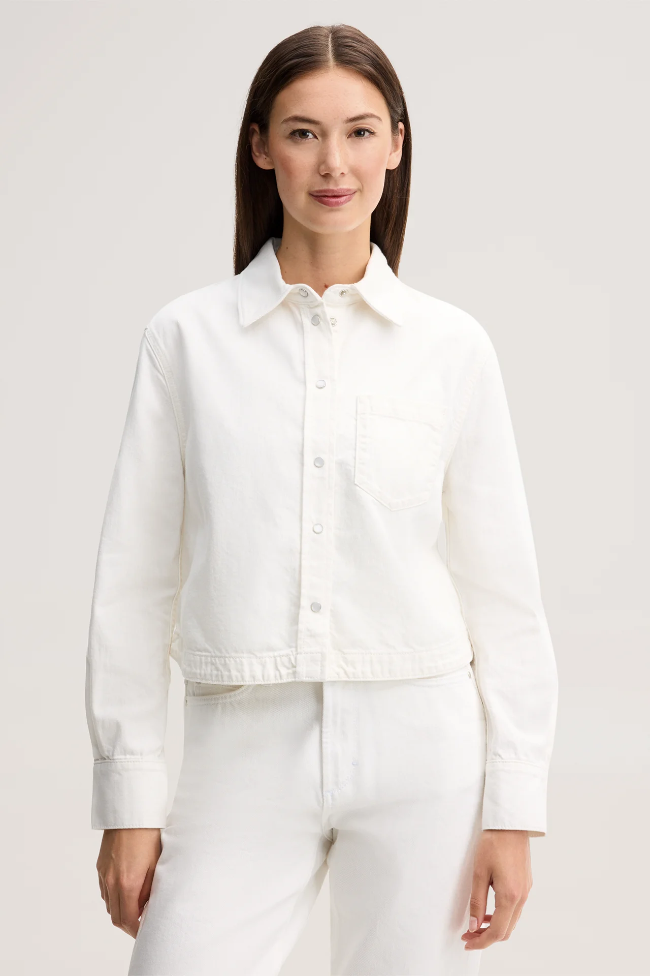 Jeansbluse mit Brusttasche in Weiss