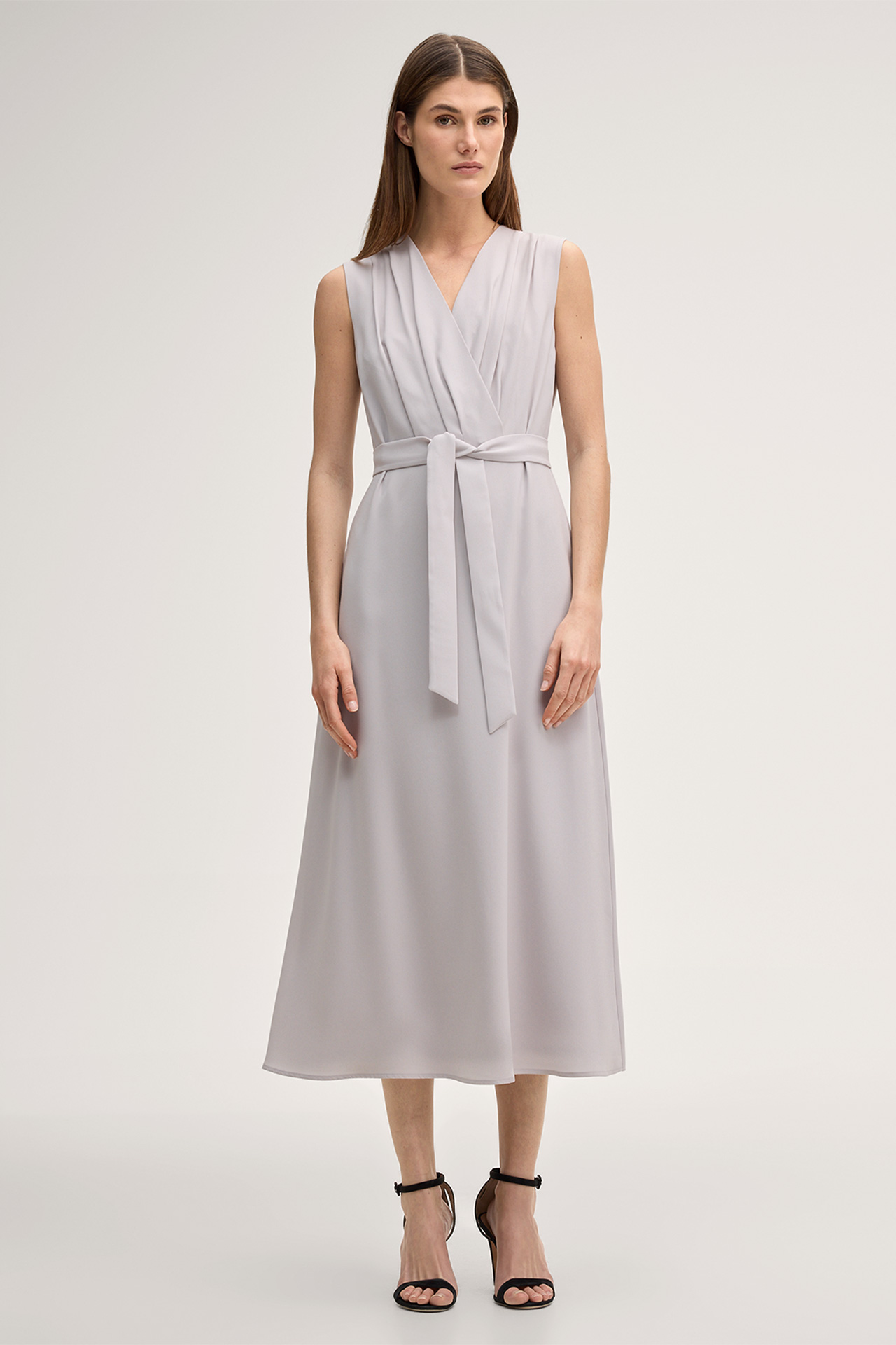 Crêpe-Kleid ohne Arm in Midi-Länge in Beige