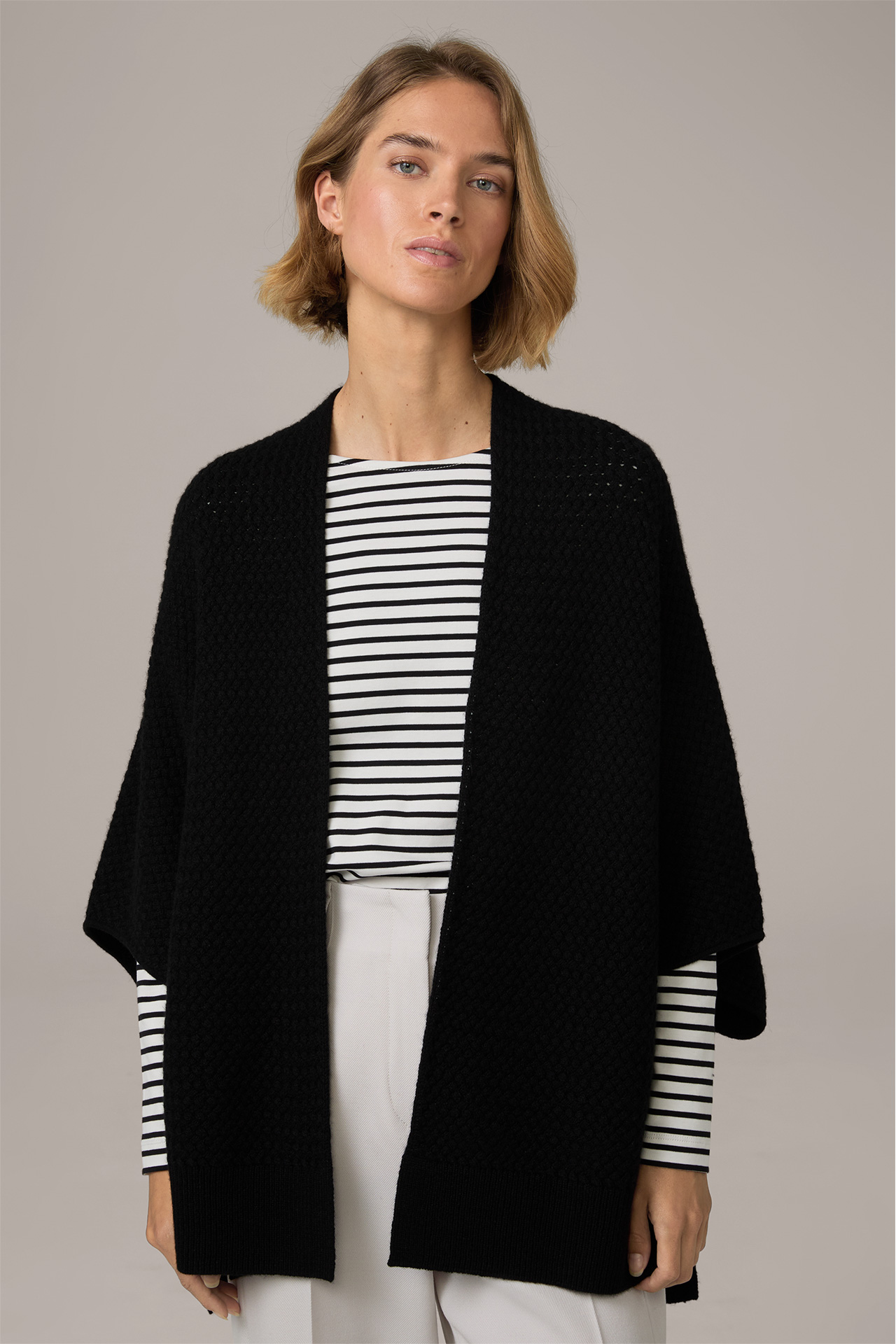 Cashmere-Cape mit Waffelstruktur in Schwarz