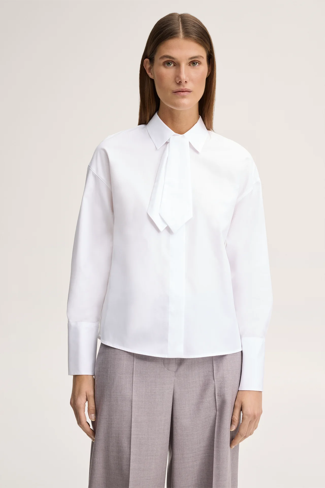 Popeline-Baumwoll-Schluppen-Bluse in Weiss