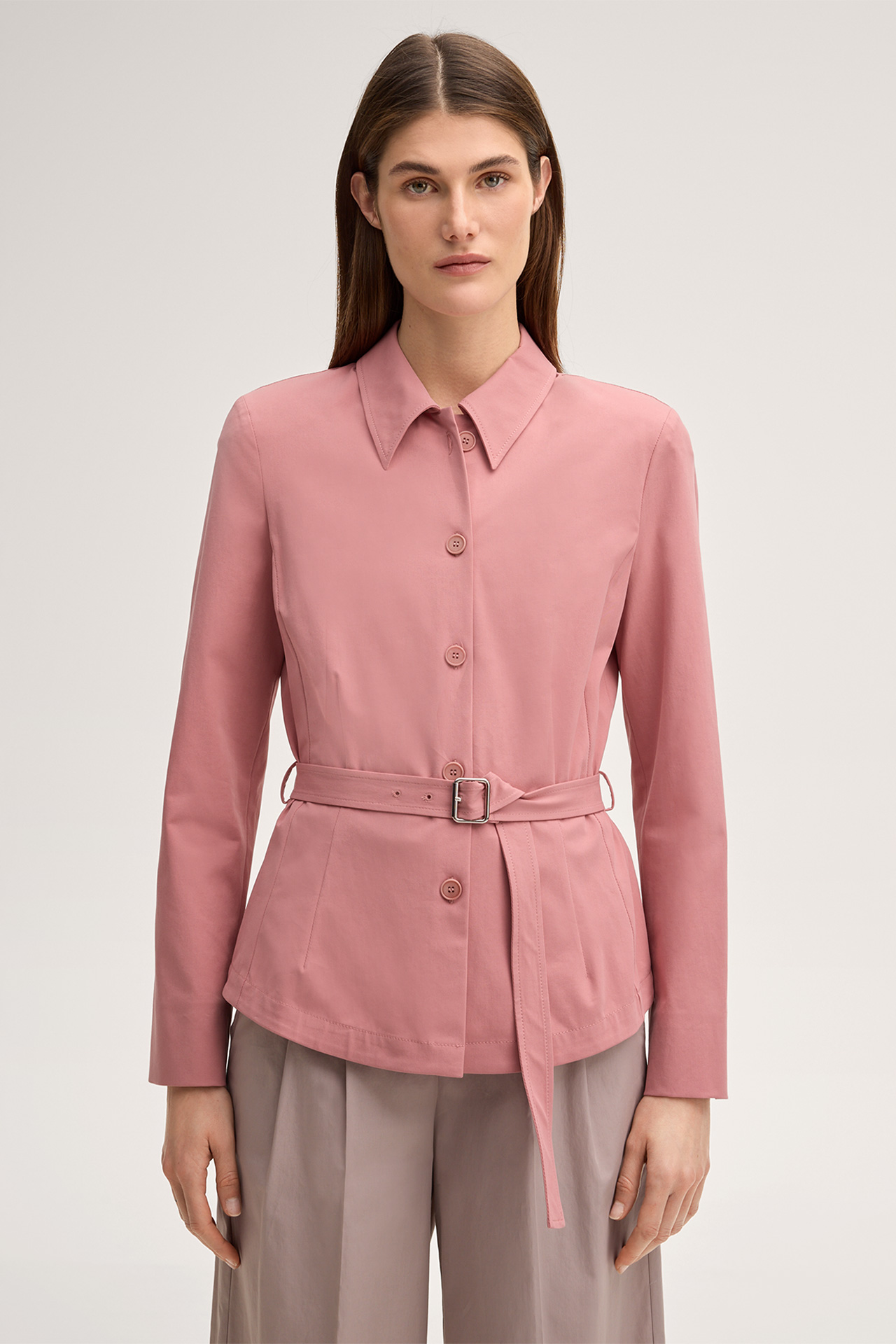 Baumwollstretch-Gabardine-Hemdbluse mit Gürtel in Rosa