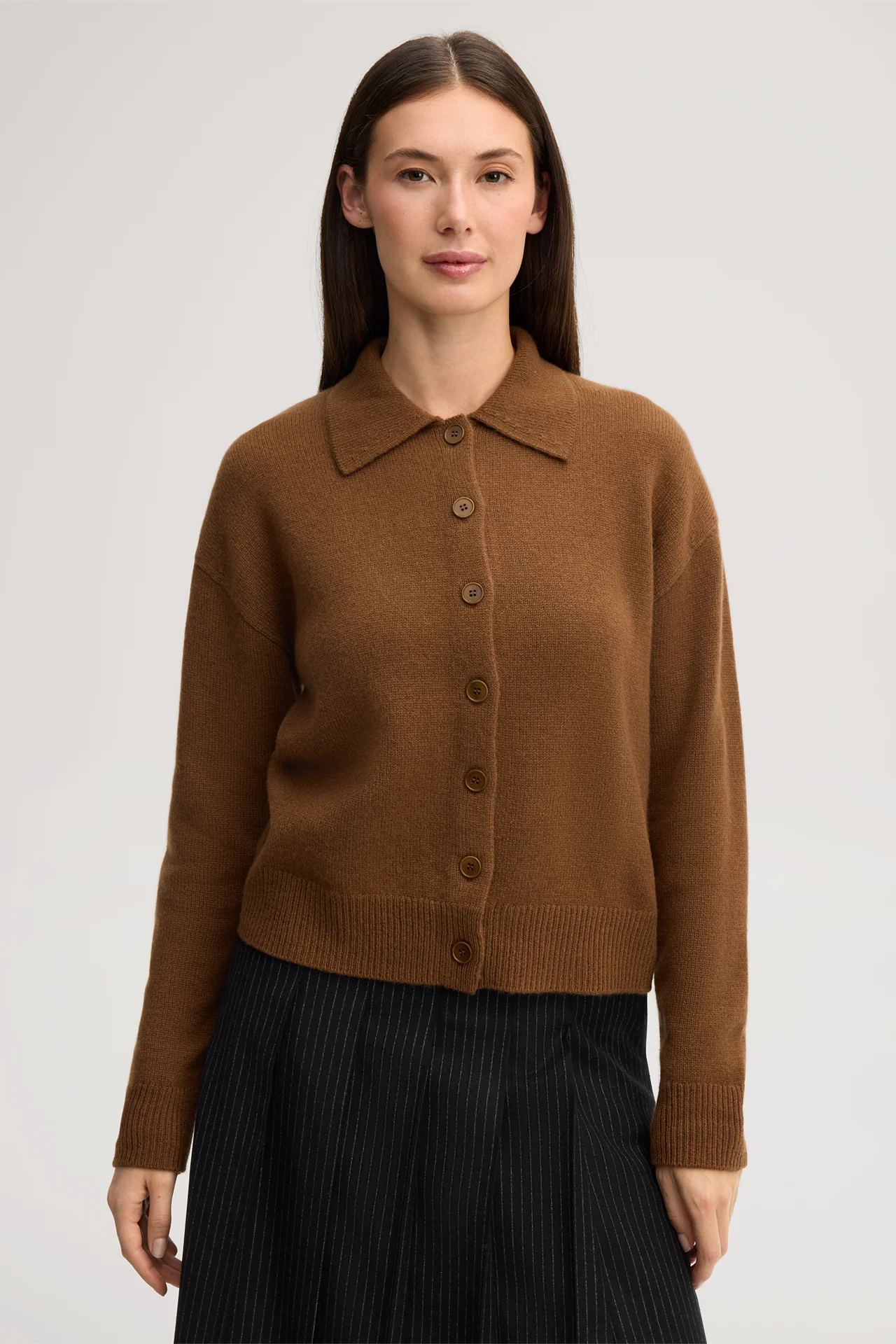 Cashmere-Cardigan mit Polokragen in Caramel