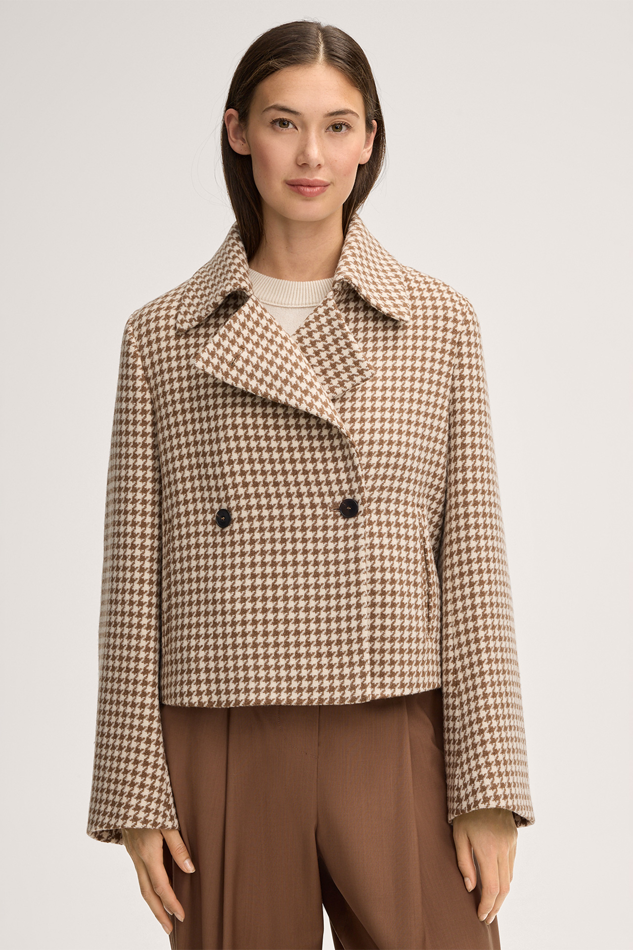 Schurwoll-Doppelreiher-Kurzjacke mit Trenchkragen in Braun-Ecru