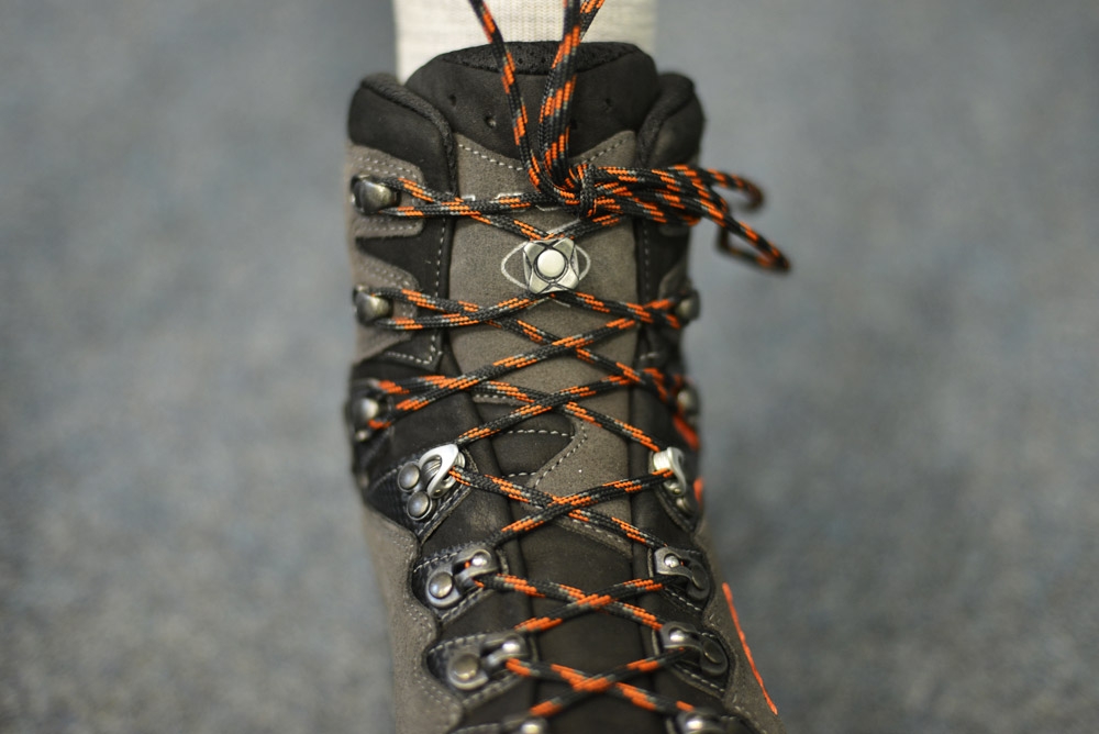 Wie schnüre ich meinen Bergschuh richtig?