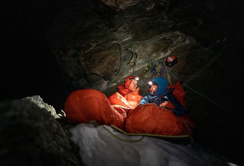 Zwei Bergsteiger im Schlafsack am Großglockner