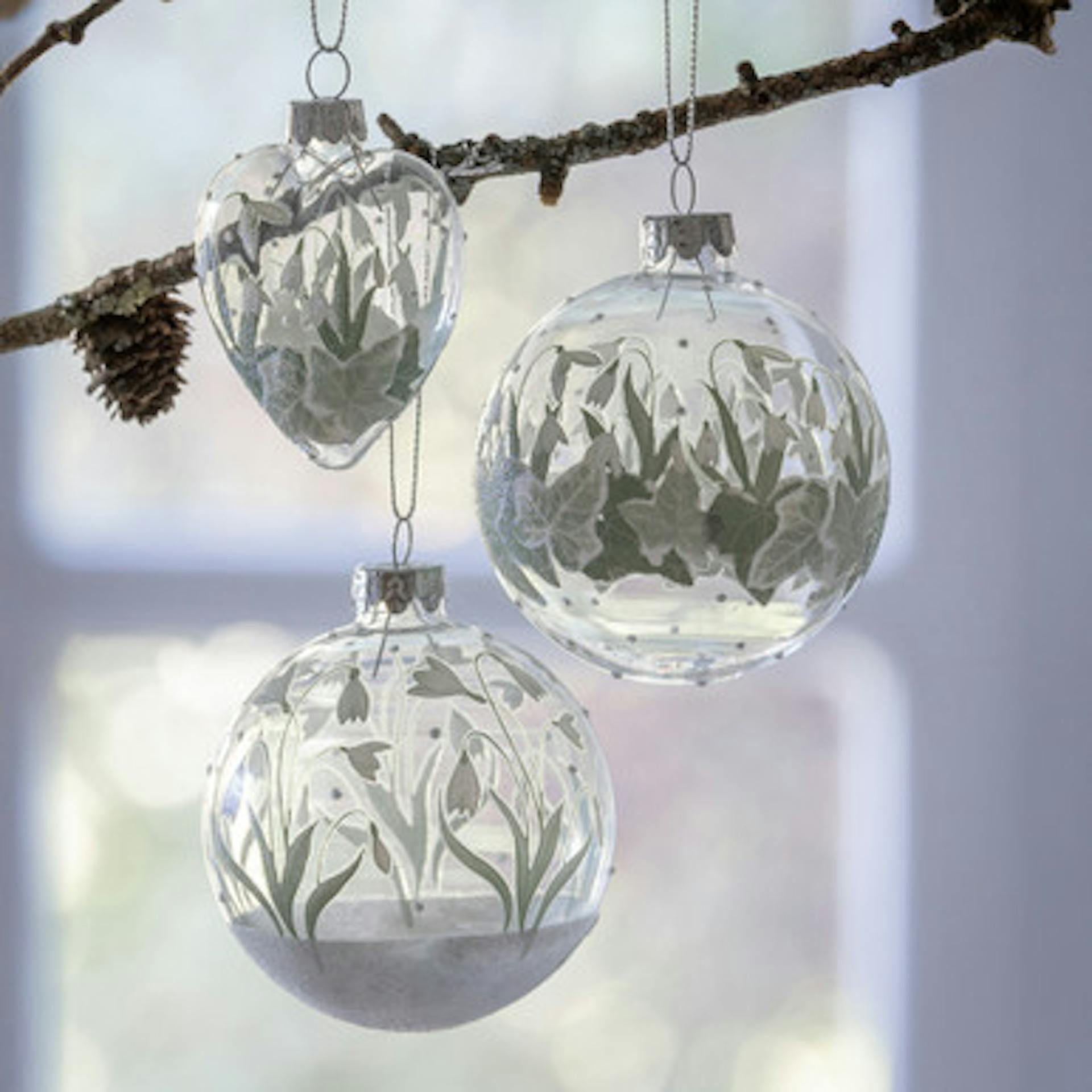Handpainted Snowdrop & Ivy Glass Baubles