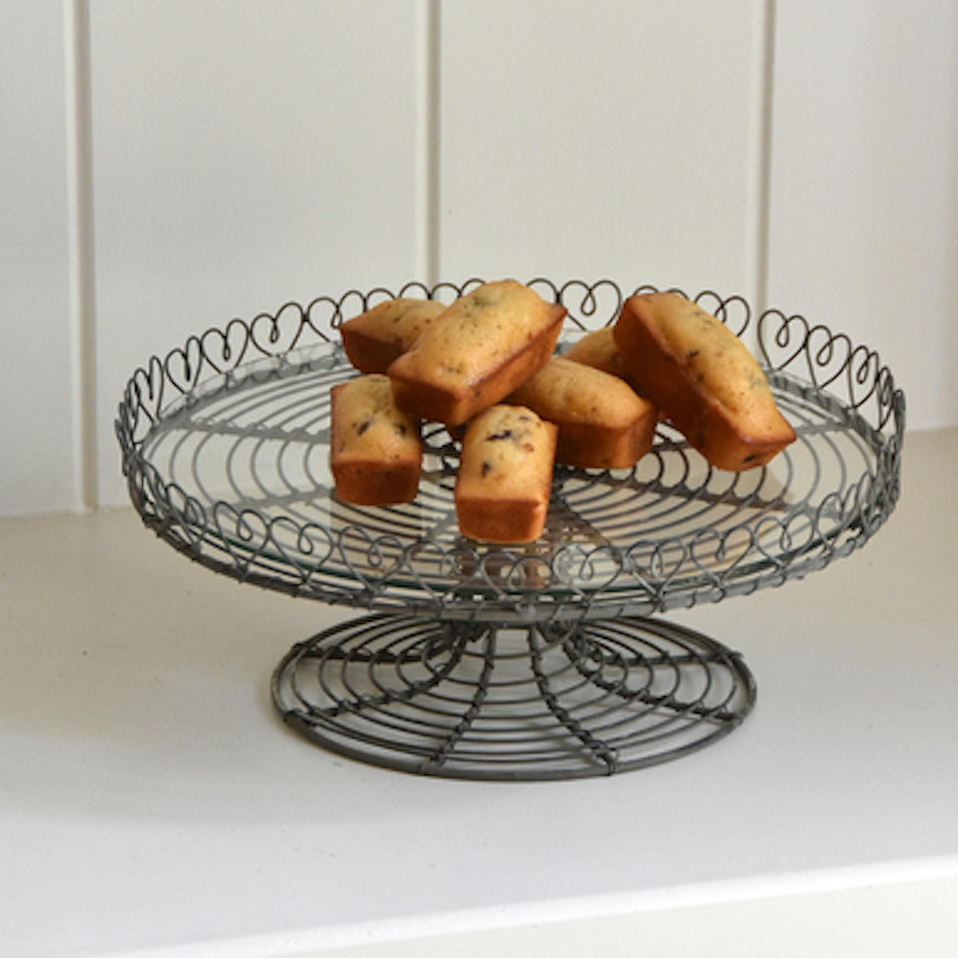 Footed Wire Cake Tray