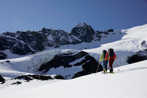 Gita di scialpinismo con Patagonia Upstride