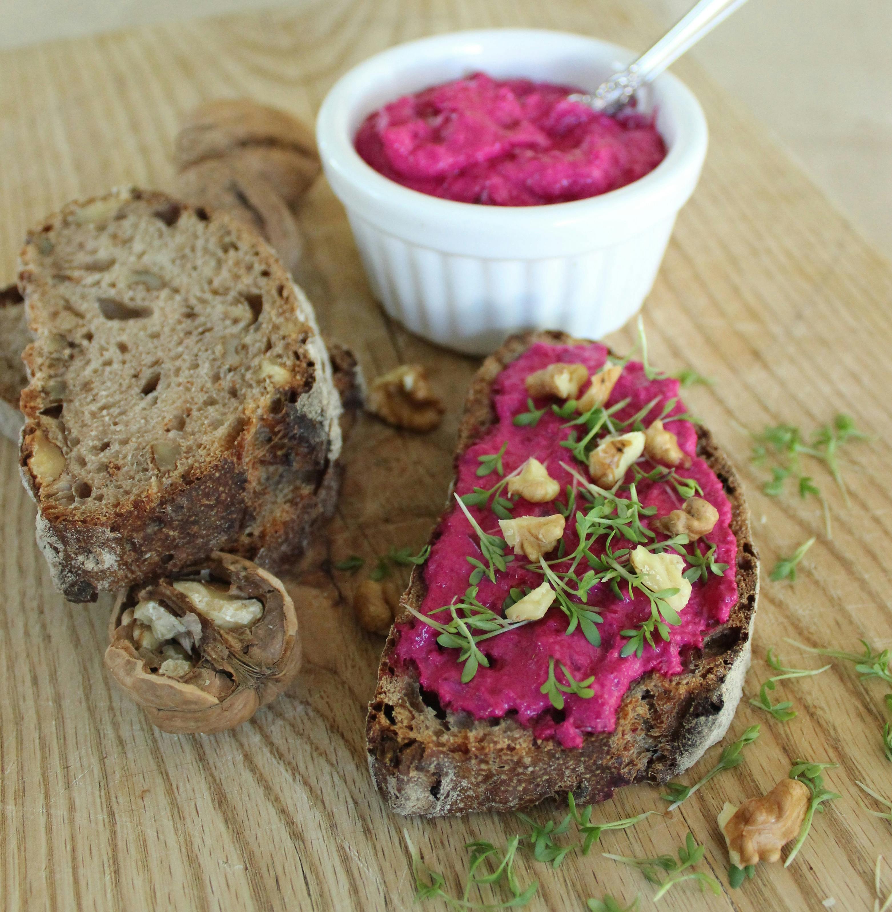 Rezeptidee: Leckerer Rote Beete Brotaufstrich mit Molat