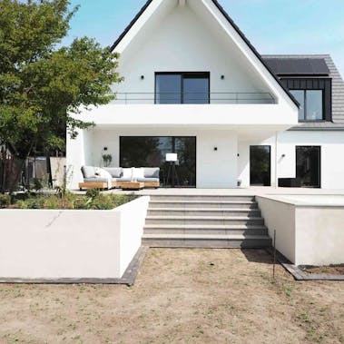 Haus mit Terrasse von live.like.archi