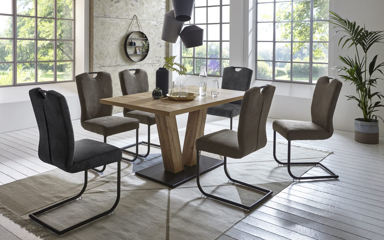 Stuhlgruppe Oscar in Struktureiche terra-Nachbildung, mit ausziehbarer Tischplatte