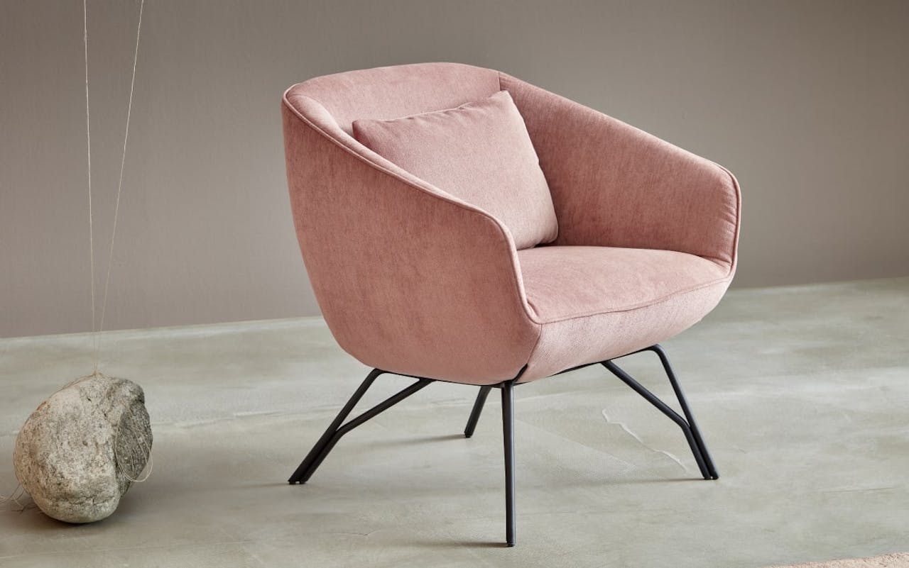 Sessel 7190 in fraise mit Metallfüßen