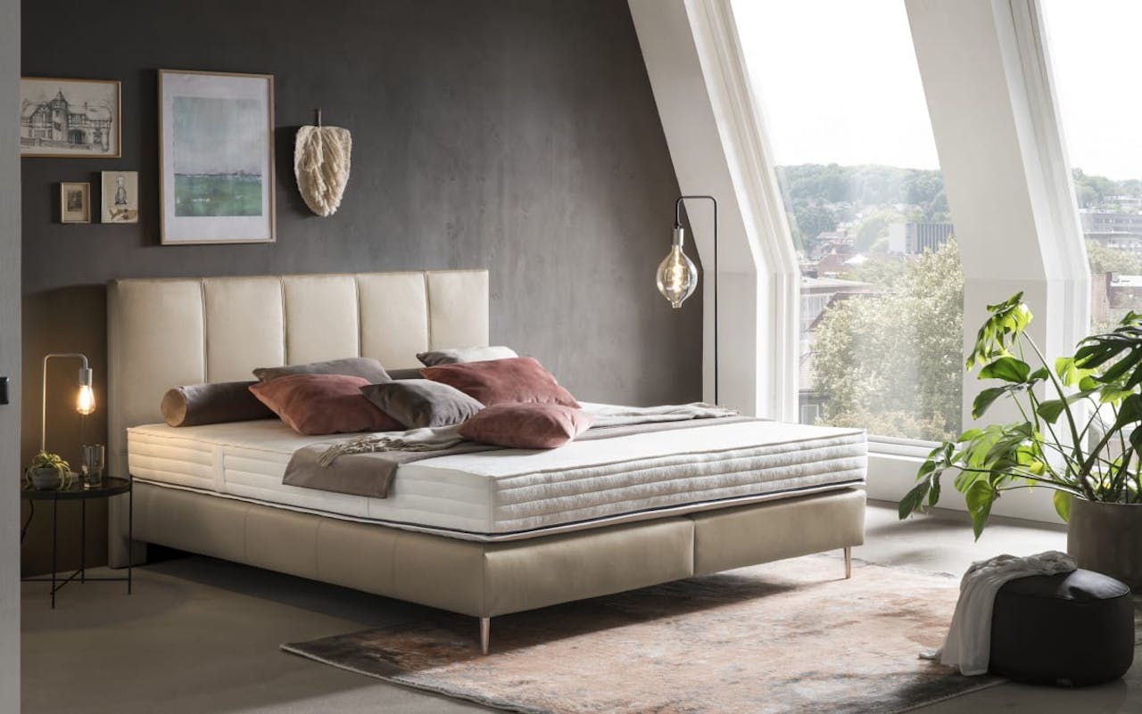 Boxspringbett Pego in Leder beige
