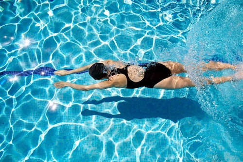 Schwimmen ist ein ideales Workout im Sommer