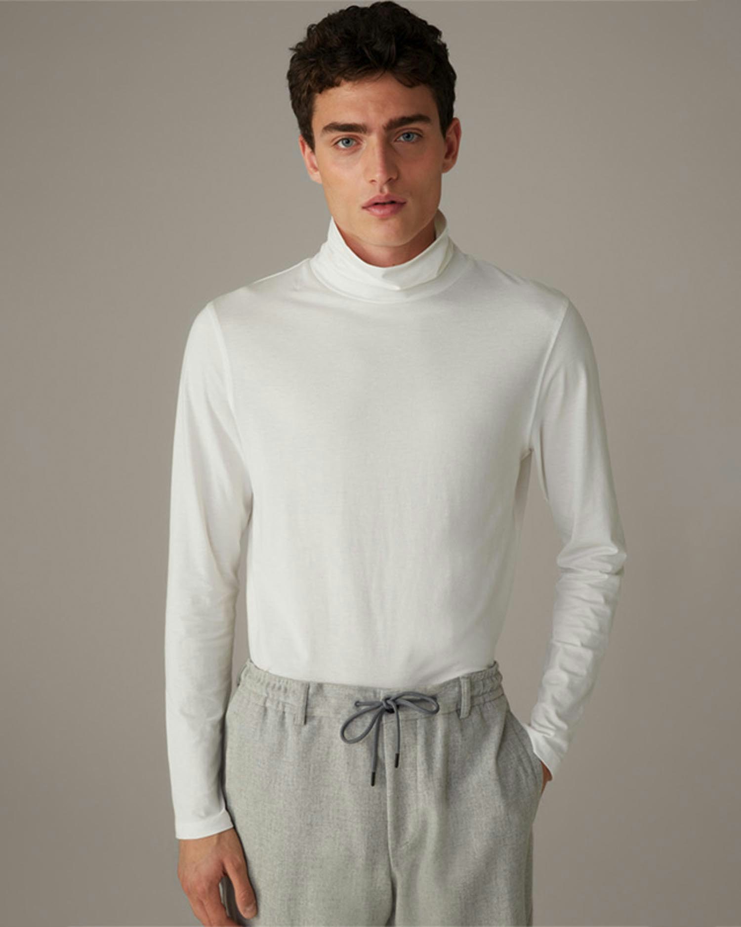 Alle Looks von Strellson jetzt im Online Shop entdecken.