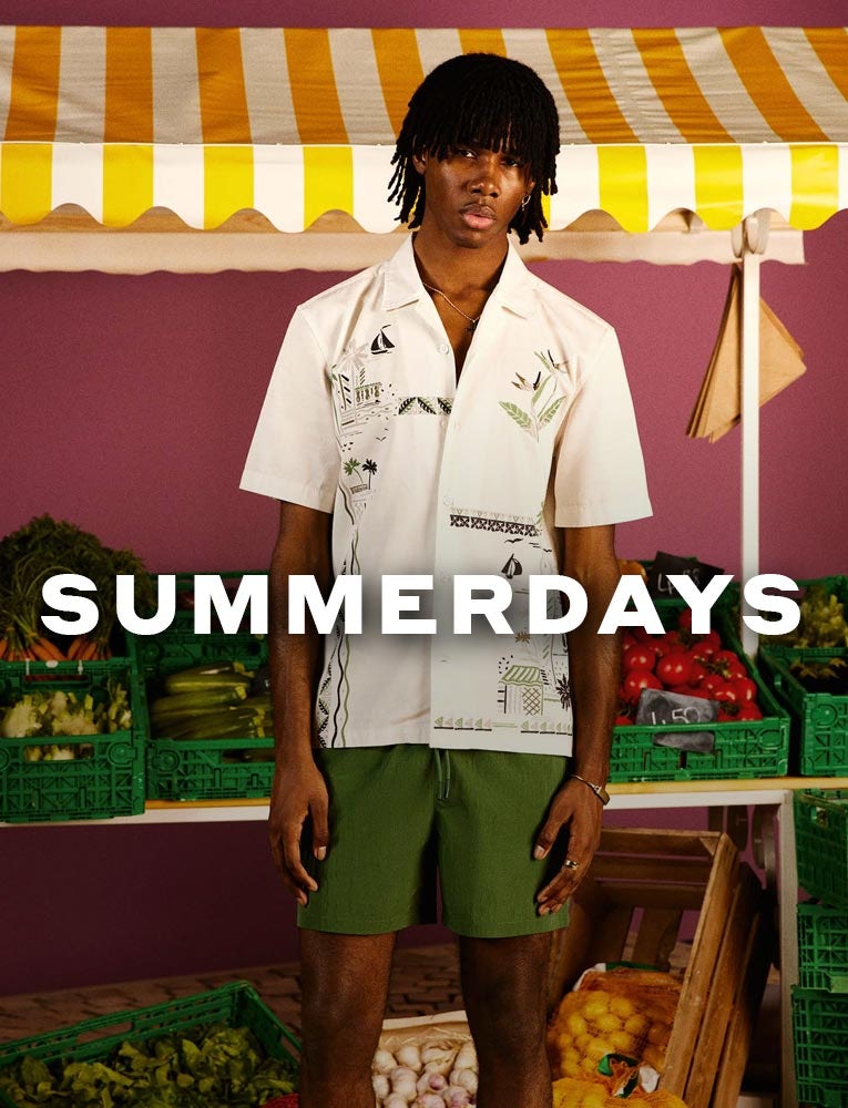 what to wear – summerdays, man with white printed shirt and green shorts
