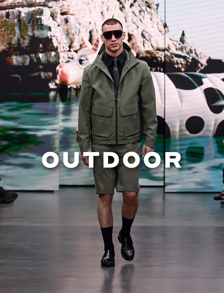 What to wear – for oudoor, Mann mit grüner Jacke und grüner Shorts