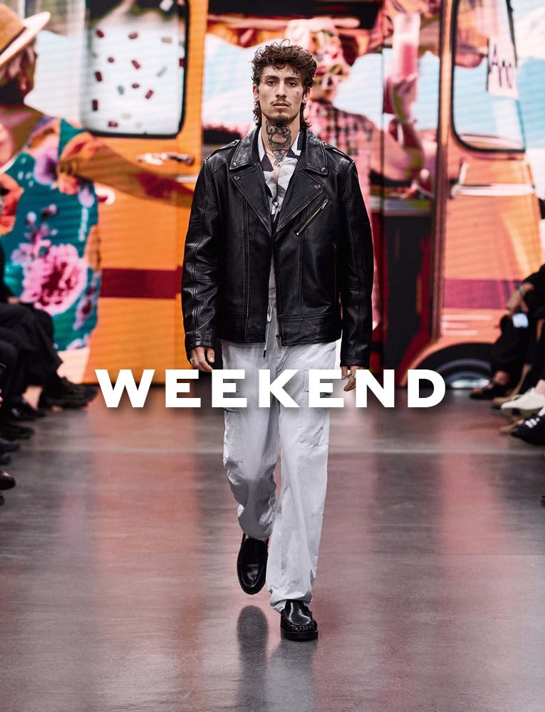 What to wear – for weekend, Mann mit schwarzer Lederjacke und heller Hose