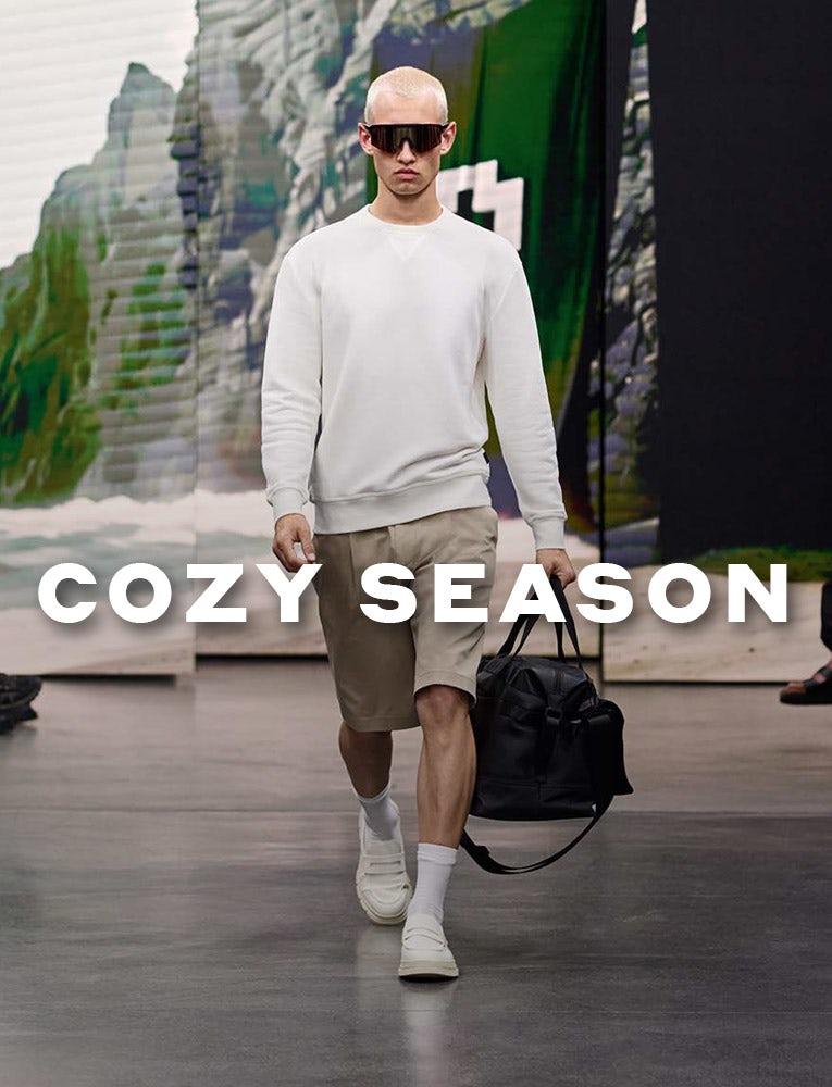 What to wear – for cozy season, Mann mit weissem Sweatshirt und beiger Shorts