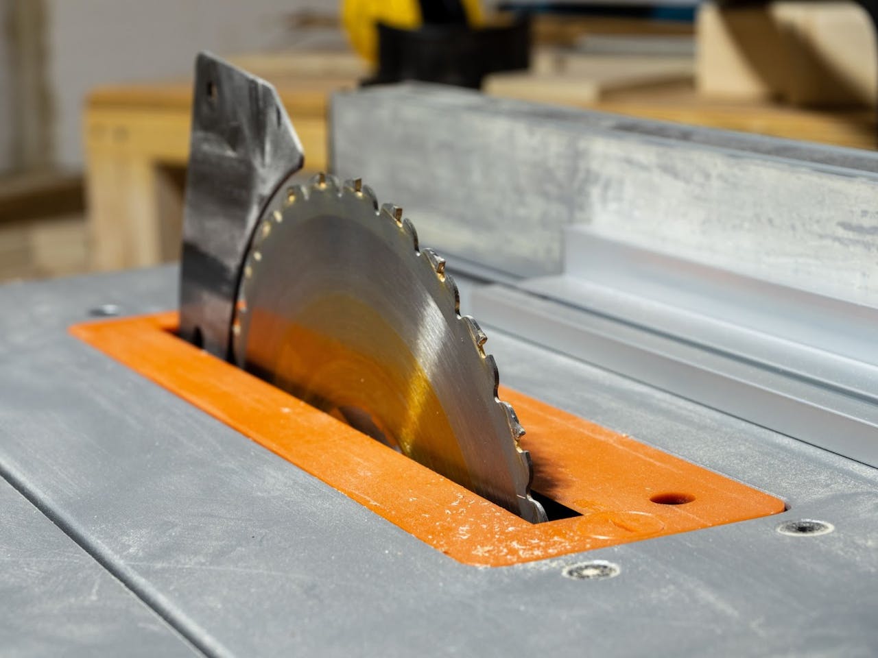 How to Use a Circular Saw & A Guide Rail n 5 Steps HSS Hire