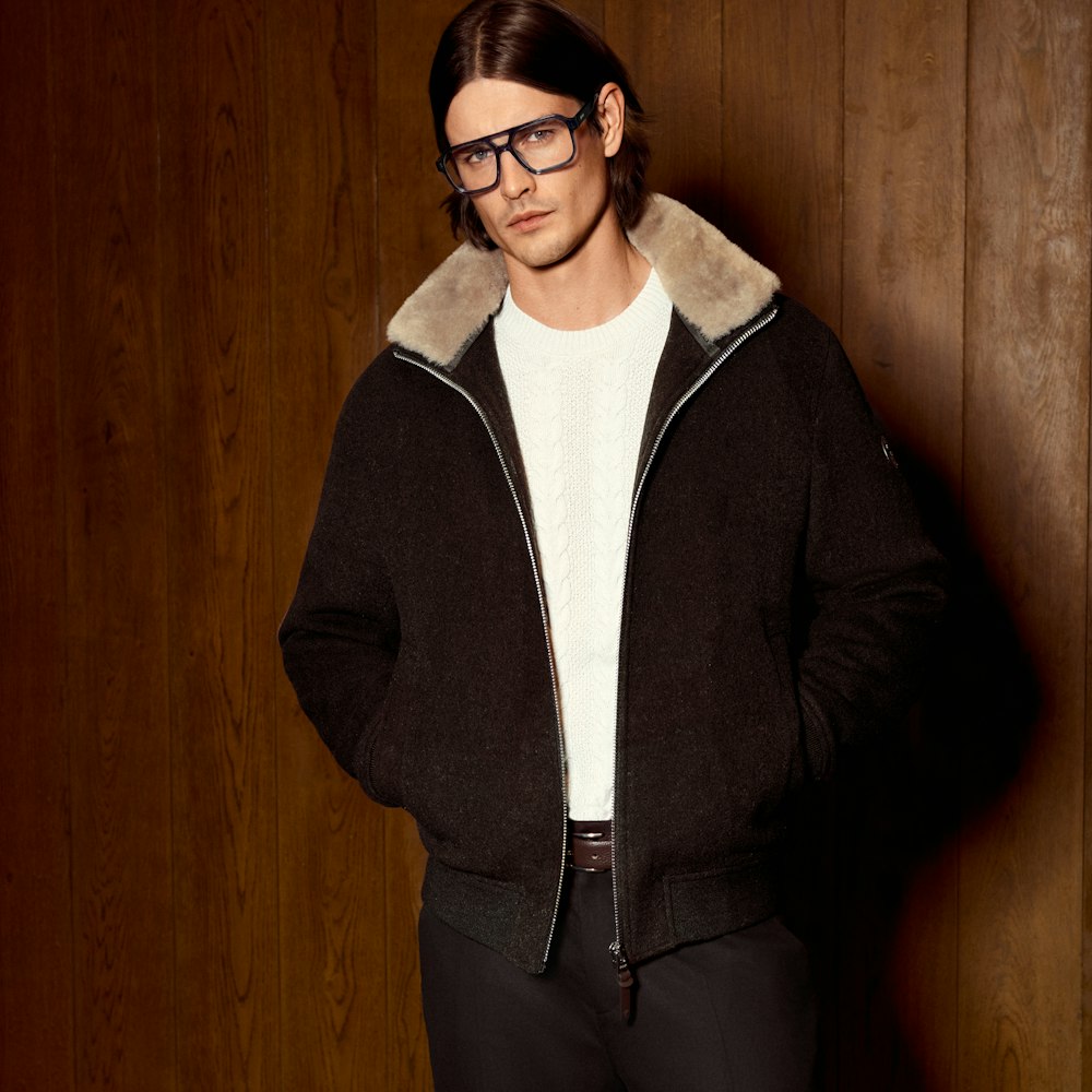 JOOP! Man in dark jacket with shearling collar