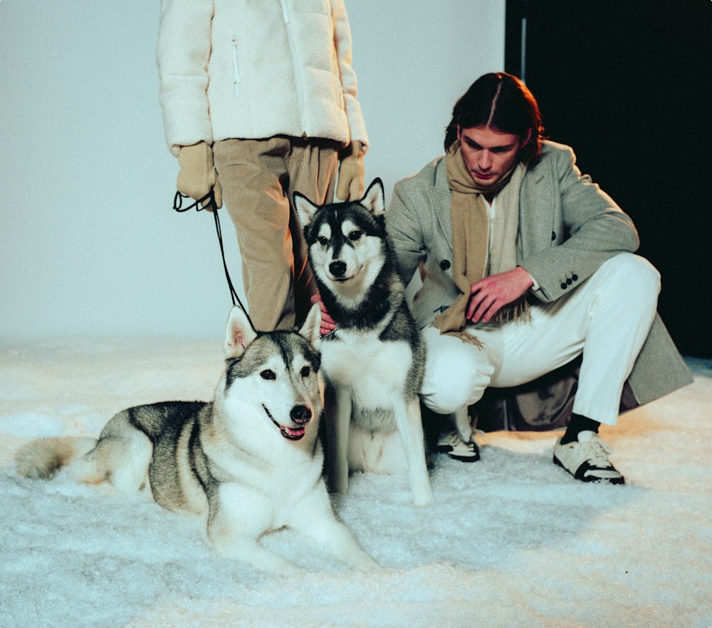 JOOP! Man with two huskies in the snow, making-of photoshoot