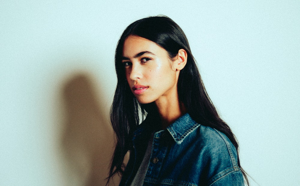 JOOP! Woman in denim jacket, making-of photoshoot
