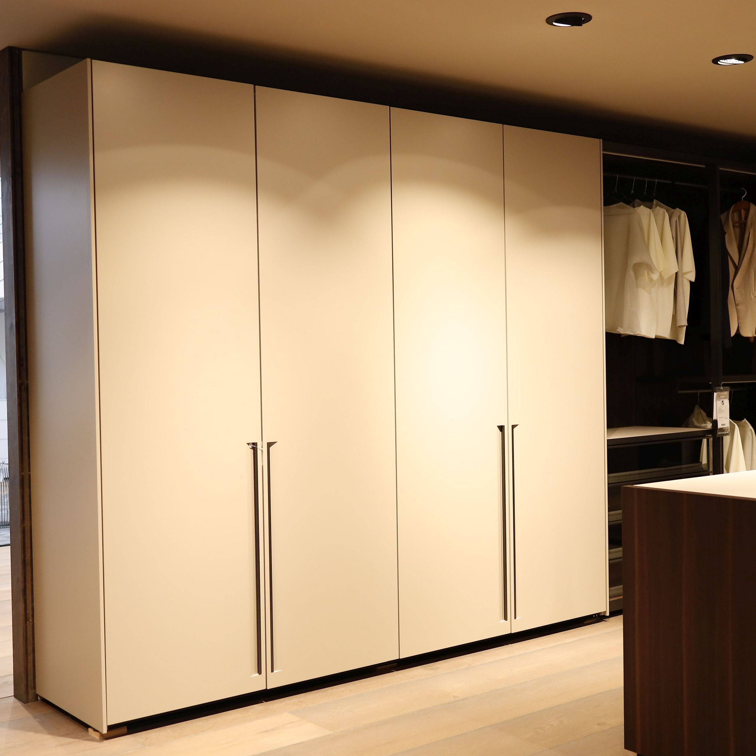 Drehtürenschrank Gliss Master