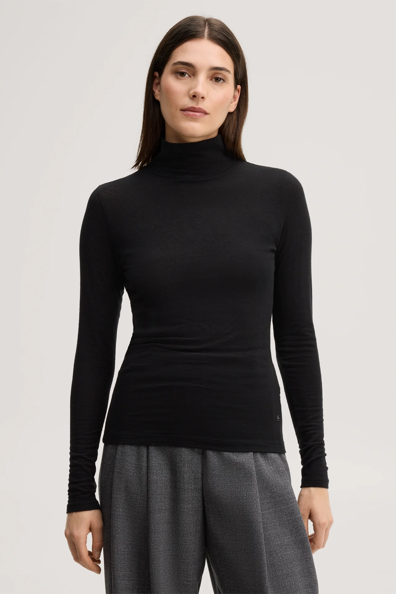 Wollstretch-Rollkragen-Shirt in Schwarz
