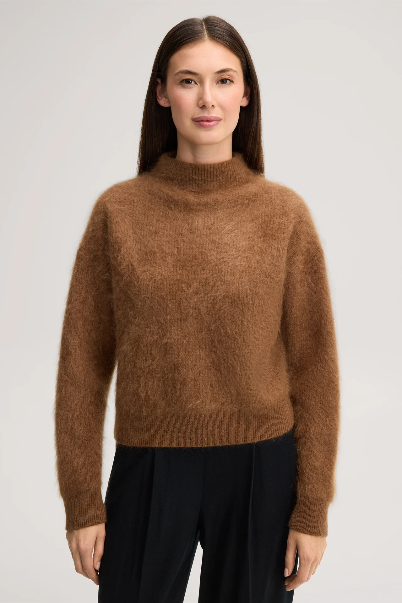 Brushed cashmere jumper with a stand-up collar in caramel