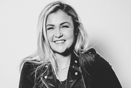 Sophia Thiel schwarz weiß