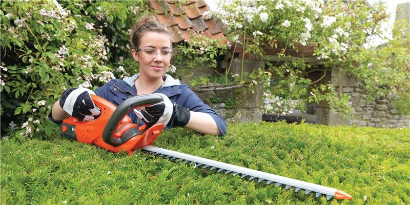 flymo sabrecut xt corded telescopic hedge trimmer