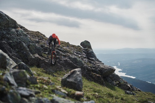 Mountainbiker mit POC-Ausrüstung