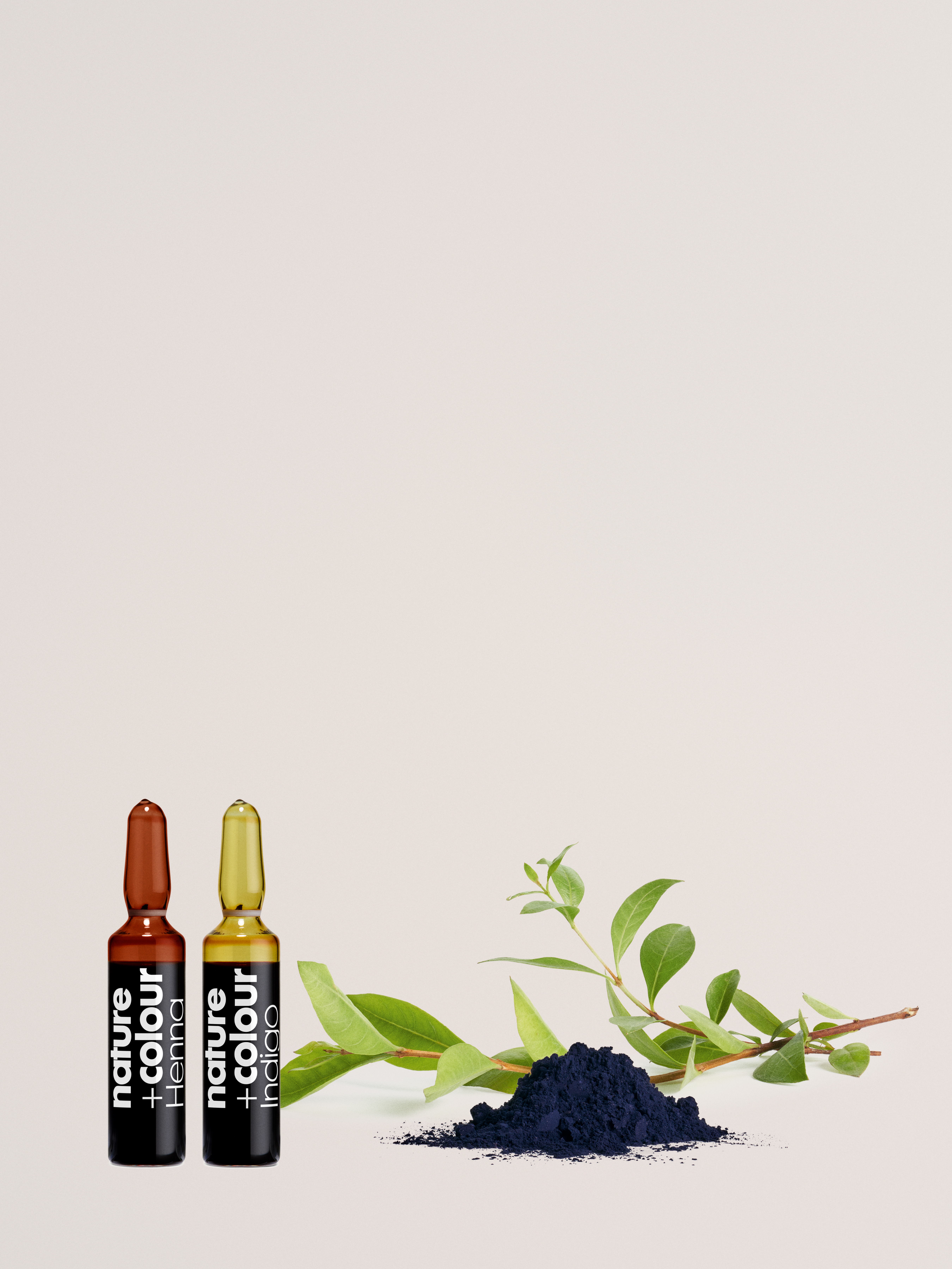 nature + colour Kapseln mit Pulver im Hintergrund