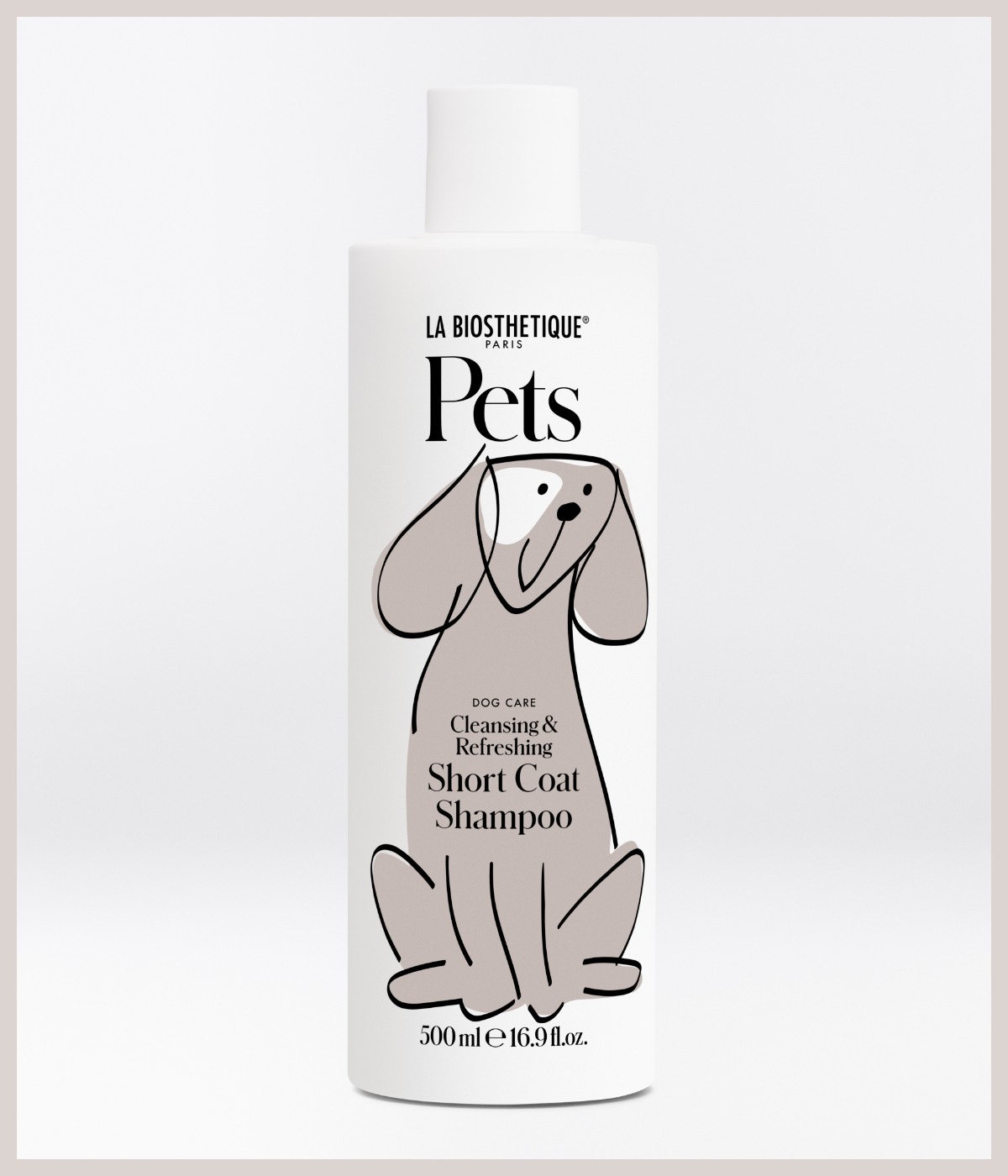 Weiße Shampoo-Flasche des Short Coat Shampoos von La Biosthétique mit Hunde-Zeichnung.