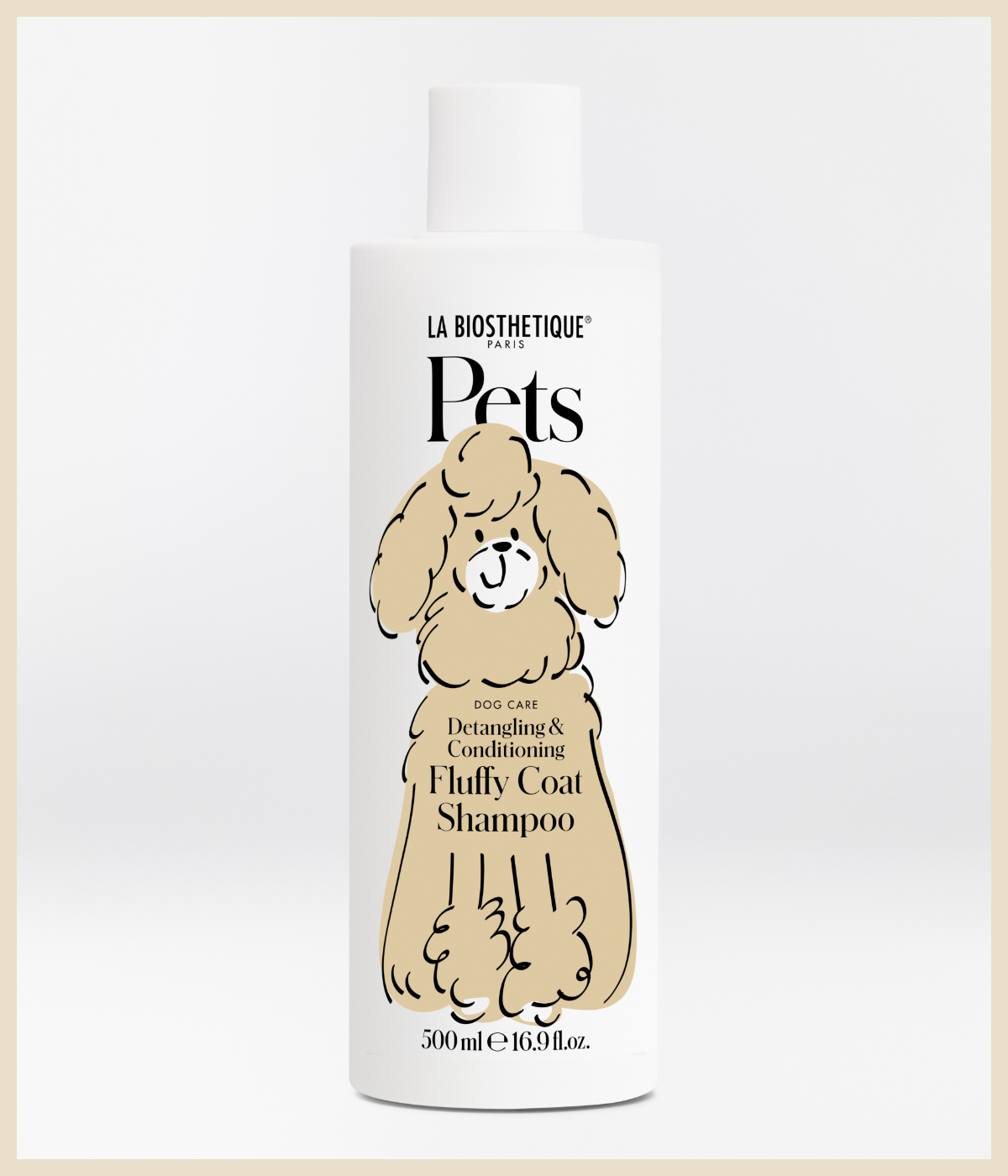 Weiße Shampoo-Flasche des Fluffy Coat Shampoos von La Biosthétique mit Hunde-Zeichnung.
